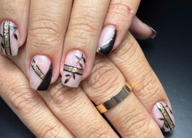 Stylish nail design with gold accents at Valentina Rivera, Ħal Tarxien, MT, showcasing elegant beauty.