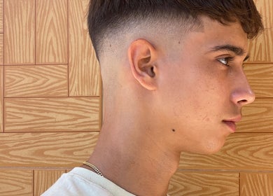 Corte de cabello moderno en Barbershop Costa Teguise, Costa Teguise, Canarias, ES.