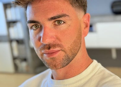 Cliente con corte moderno en Barbershop Costa Teguise, Costa Teguise, Canarias, ES.