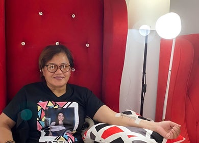 Guest relaxes in plush red chair at Glazed Beauty Lounge, Antipolo City, Calabarzon, PH.