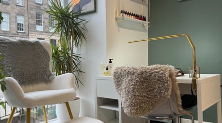 Cozy, modern nail station at Mitts Nails, Edinburgh, Scotland, GB featuring lush greenery and stylish decor.