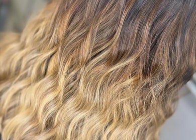Stylish wavy blonde hair styled by Abi Forrester Hair - Mobile in London, England, GB.