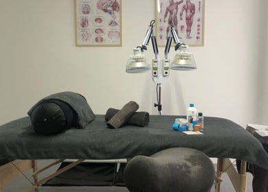 Massage table setup at Praktijk Achilles in Capelle Aan Den Ijssel, Zuid-Holland, NL, with wellness supplies.