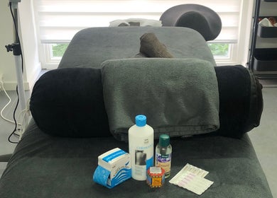Relaxing treatment room at Praktijk Achilles in Capelle Aan Den Ijssel, Zuid-holland, NL with massage table.
