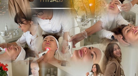 Facial treatment at IGlowPhysalis, Bellevue, Genève, CH. Aesthetician provides glowing skin care service.