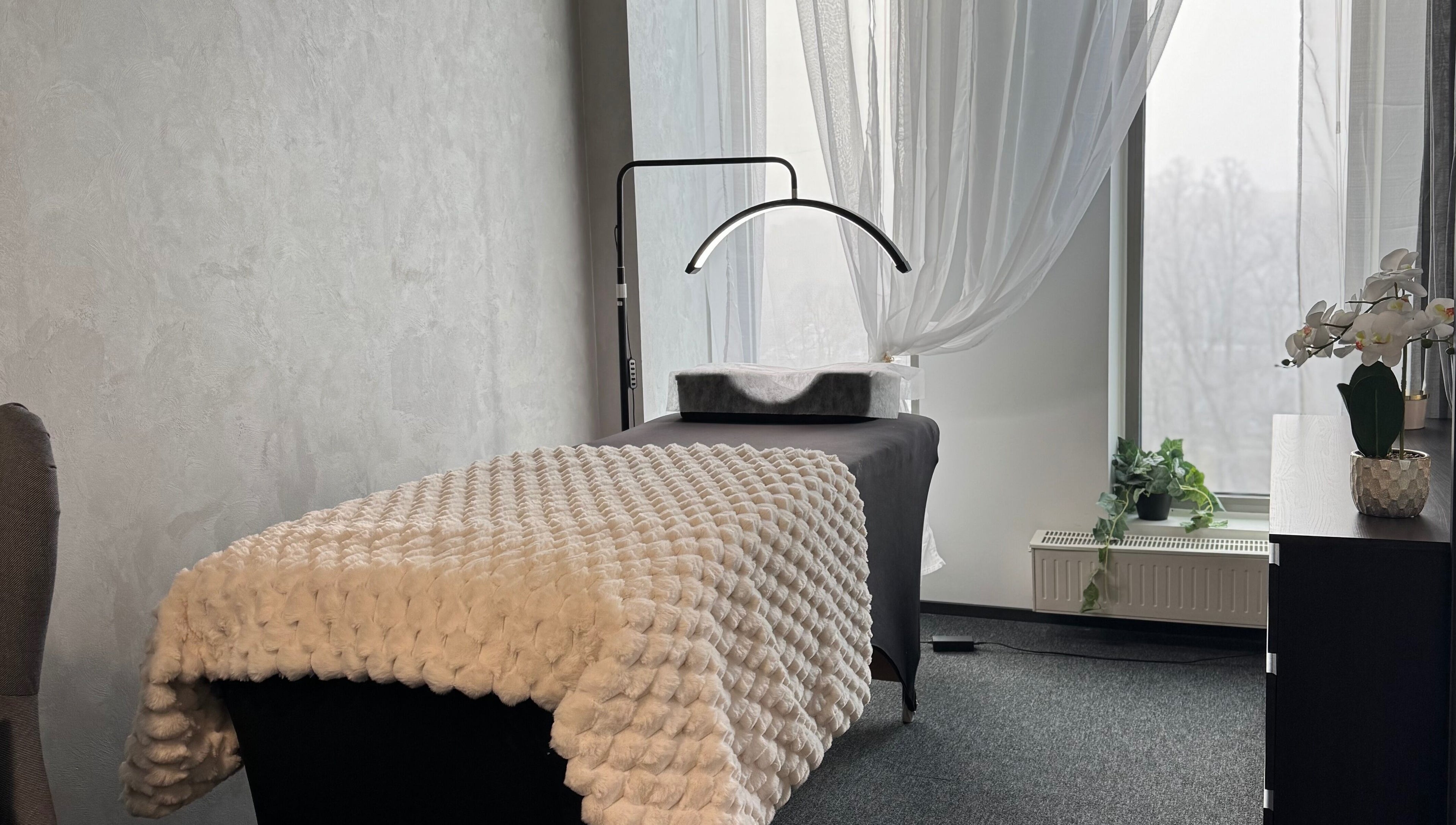 Cozy treatment room at Lashhaus Tallinn with plush bedding, located in Tallinn, Harju maakond, EE.