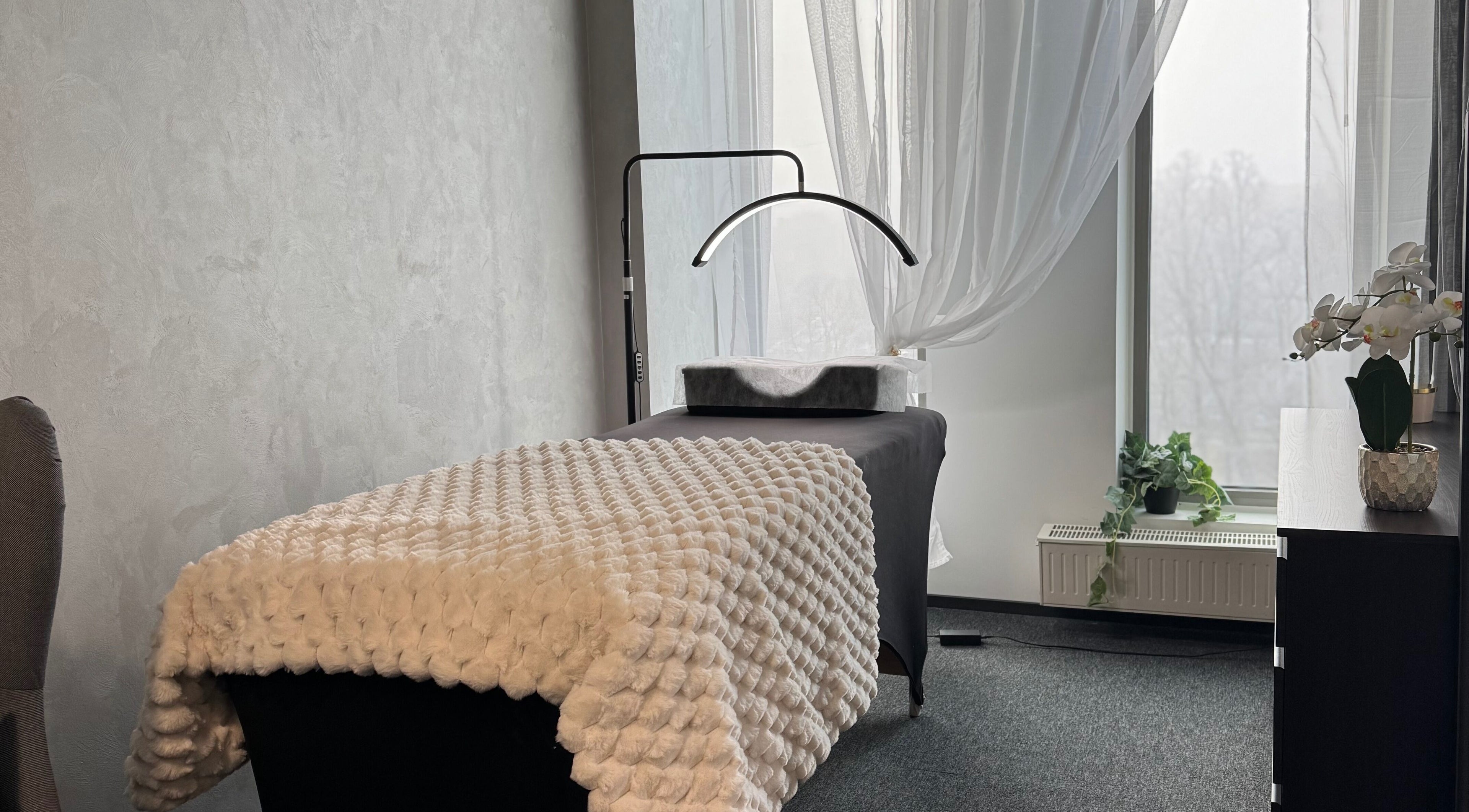 Cozy treatment room at Lashhaus Tallinn with plush bedding, located in Tallinn, Harju maakond, EE.