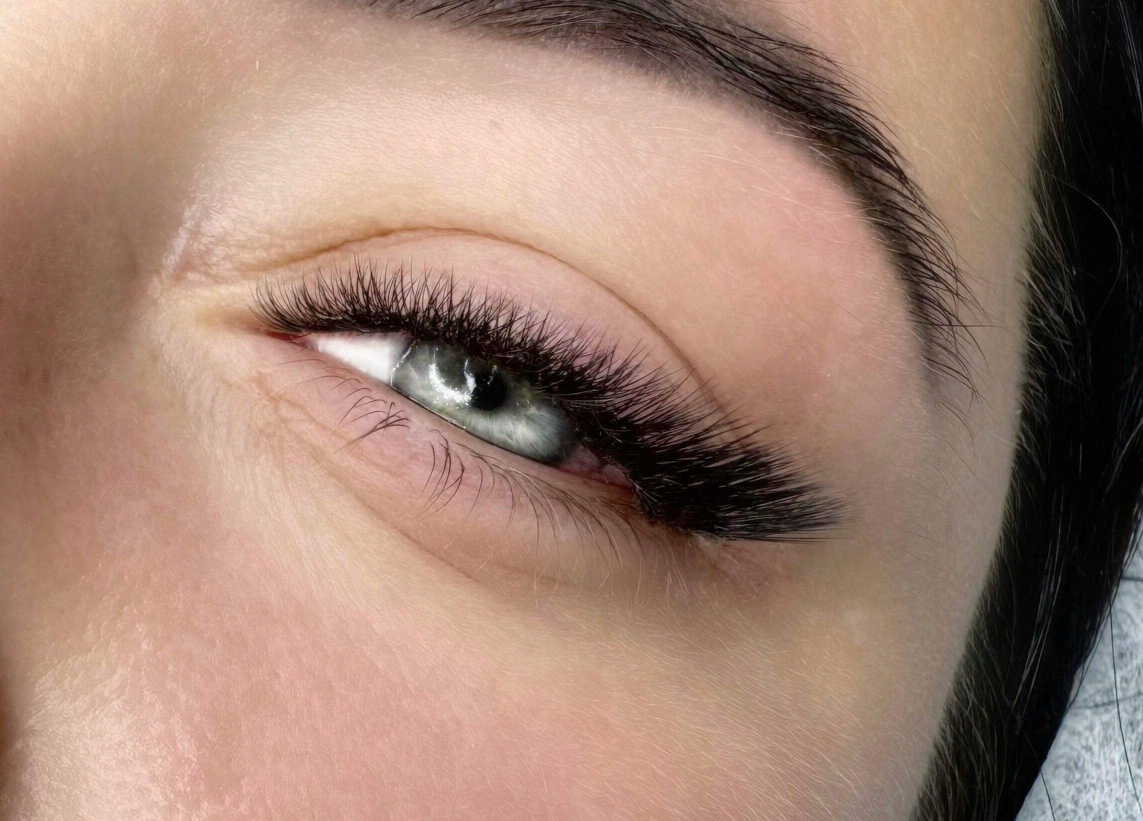 Close-up of expertly crafted eyelash extensions at Lashhaus Tallinn, Harju maakond, EE.