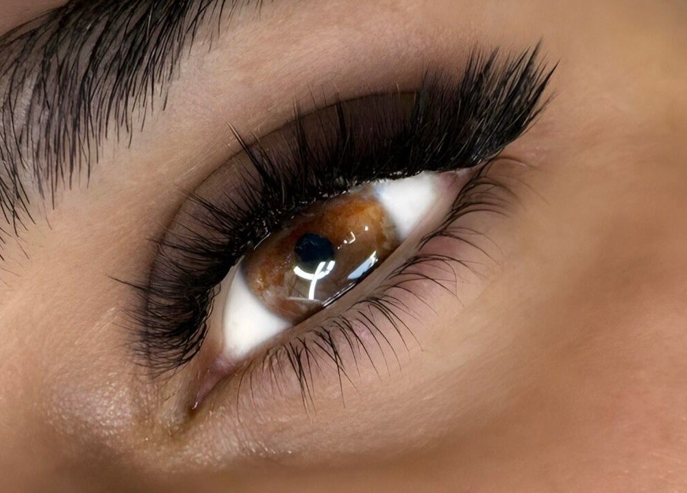 Close-up of expertly crafted eyelash extensions at Lashhaus Tallinn, Tallinn, Harju maakond, EE.