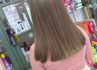Fresh haircut at stained beauty co in Arnold, England, GB, showcasing sleek, straight brown hair.