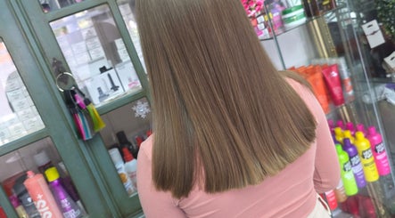Fresh haircut at stained beauty co in Arnold, England, GB, showcasing sleek, straight brown hair.