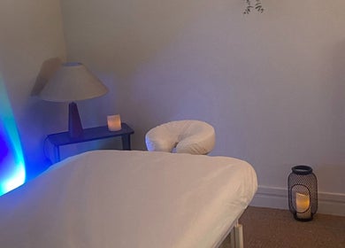 Espace de massage serein à Massage Sportif Paris, Paris, Île-de-France, FR avec éclairage apaisant.