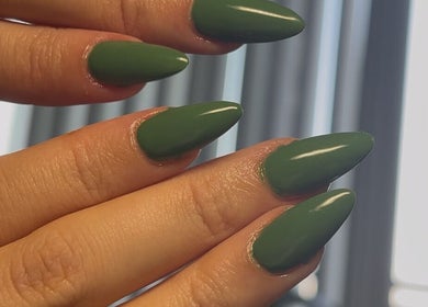 Close-up of elegant green nails at Ellavated Nailz in Cardiff, Wales, GB.