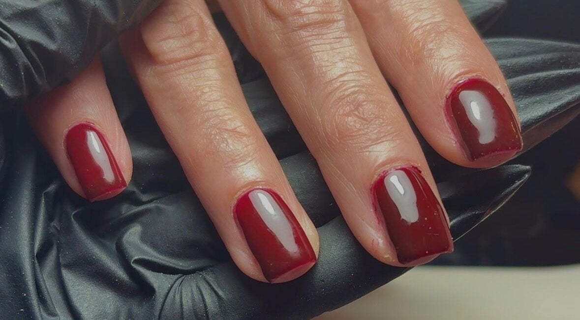 Close-up of elegant crimson nails at Ellavated Nailz, Cardiff, Wales, GB. Expertly manicured and glossy finish.