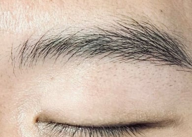 Close-up of groomed eyebrow at Gentle Cactus, Raffles Place, SG, showcasing expert beauty services.
