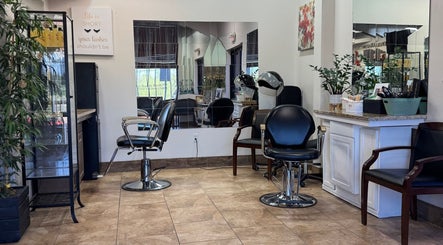 Stylish interior of Lavo Queen Lash & Beauty in Lakeway, Texas with salon chairs and mirrors.
