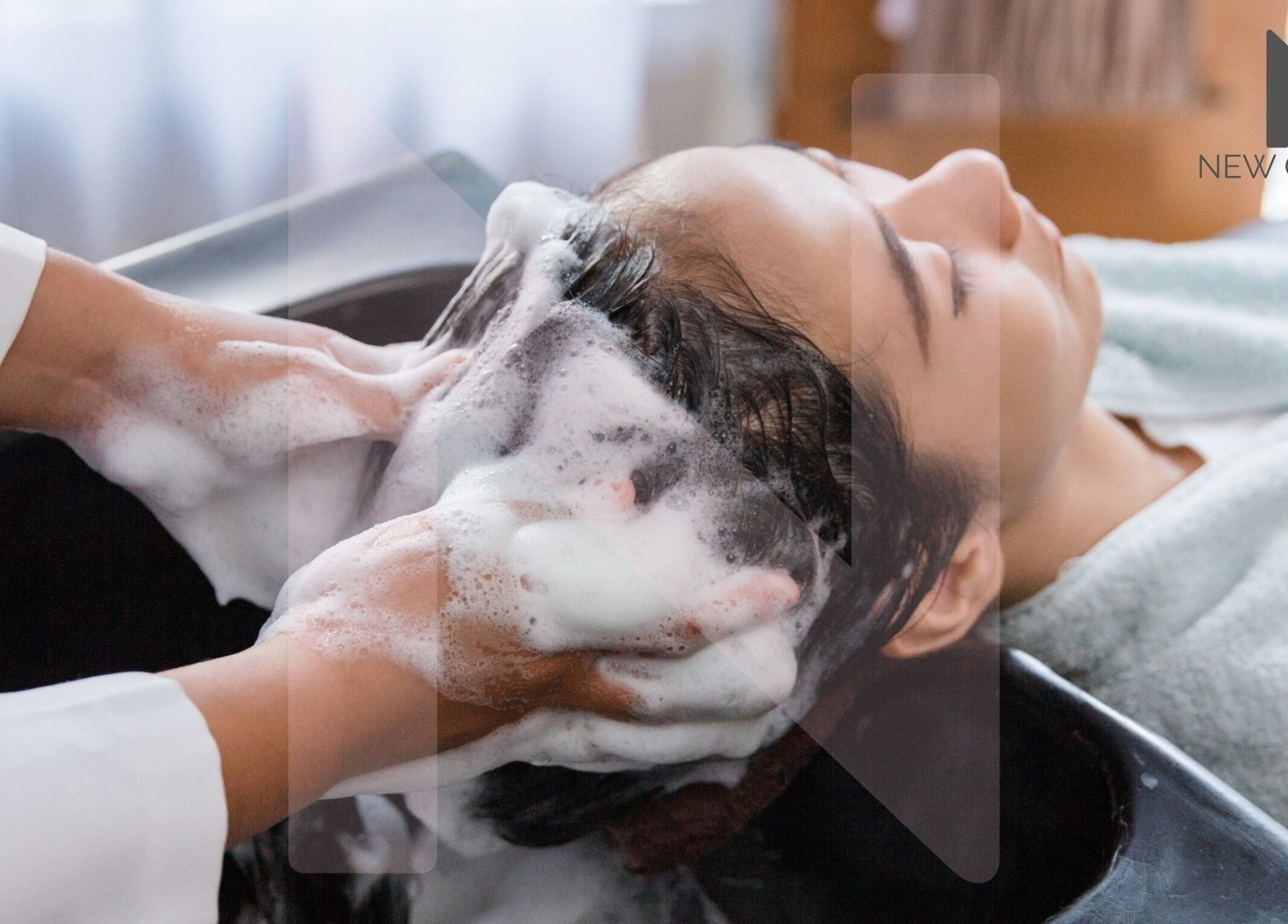 Lavado de cabello en New Concept, Heredia, Heredia, CR, ofrece relajación con espuma y cuidado profesional.