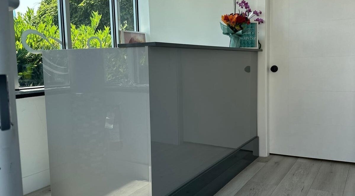 Sleek reception at Aman’s Beauty Bar, Richmond, British Columbia, CA, with fresh flowers.