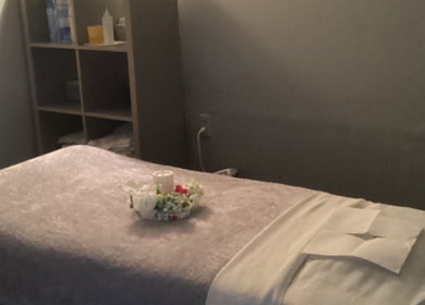 Relaxing massage room at Lido Massage in Gainesville, Georgia, US with cozy table setup.