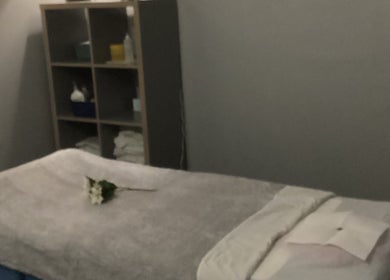 Calm massage room at Lido Massage in Gainesville, Georgia, US, featuring a cozy table with soft linens.