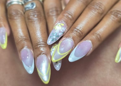 Elegant floral nail art by NailVixenKay The Travel Nail Tech in Chicago, Illinois, US.