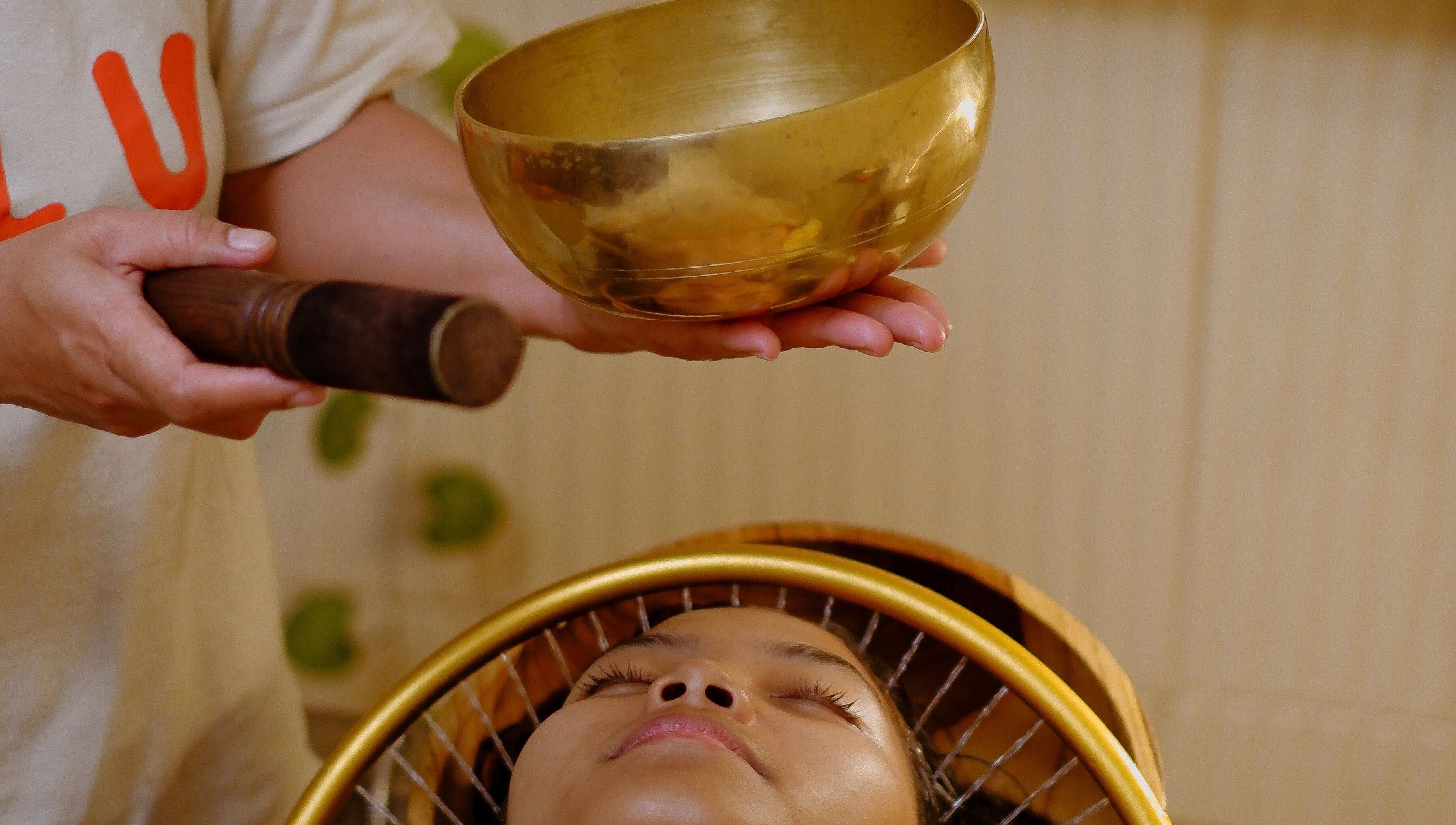 Relaxing sound bowl therapy at BYLU Scalp & Body Spa, Daerah Istimewa Yogyakarta, Daerah Istimewa Yogyakarta, ID.