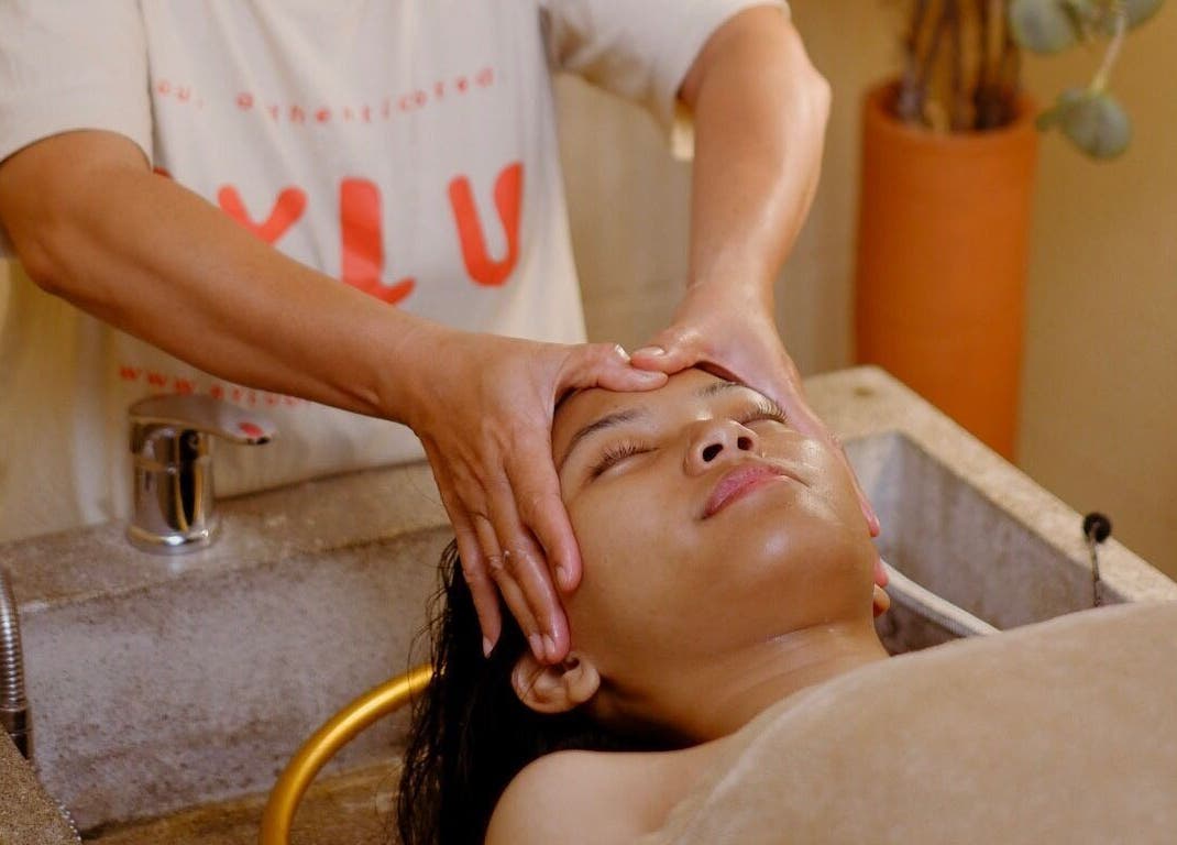 Relaxing scalp massage at BYLU Scalp & Body Spa, Daerah Istimewa Yogyakarta, Indonesia.