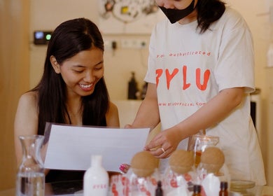 Customer enjoying a consultation at BYLU Scalp & Body Spa, Daerah Istimewa Yogyakarta, Daerah Istimewa Yogyakarta, ID.
