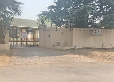 Front entrance of KG LovenNotes, a serene beauty venue in Benoni, Gauteng, ZA, surrounded by lush greenery.