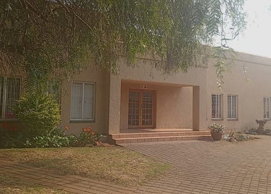 KG LovenNotes entrance with lush greenery in Benoni, Gauteng, ZA