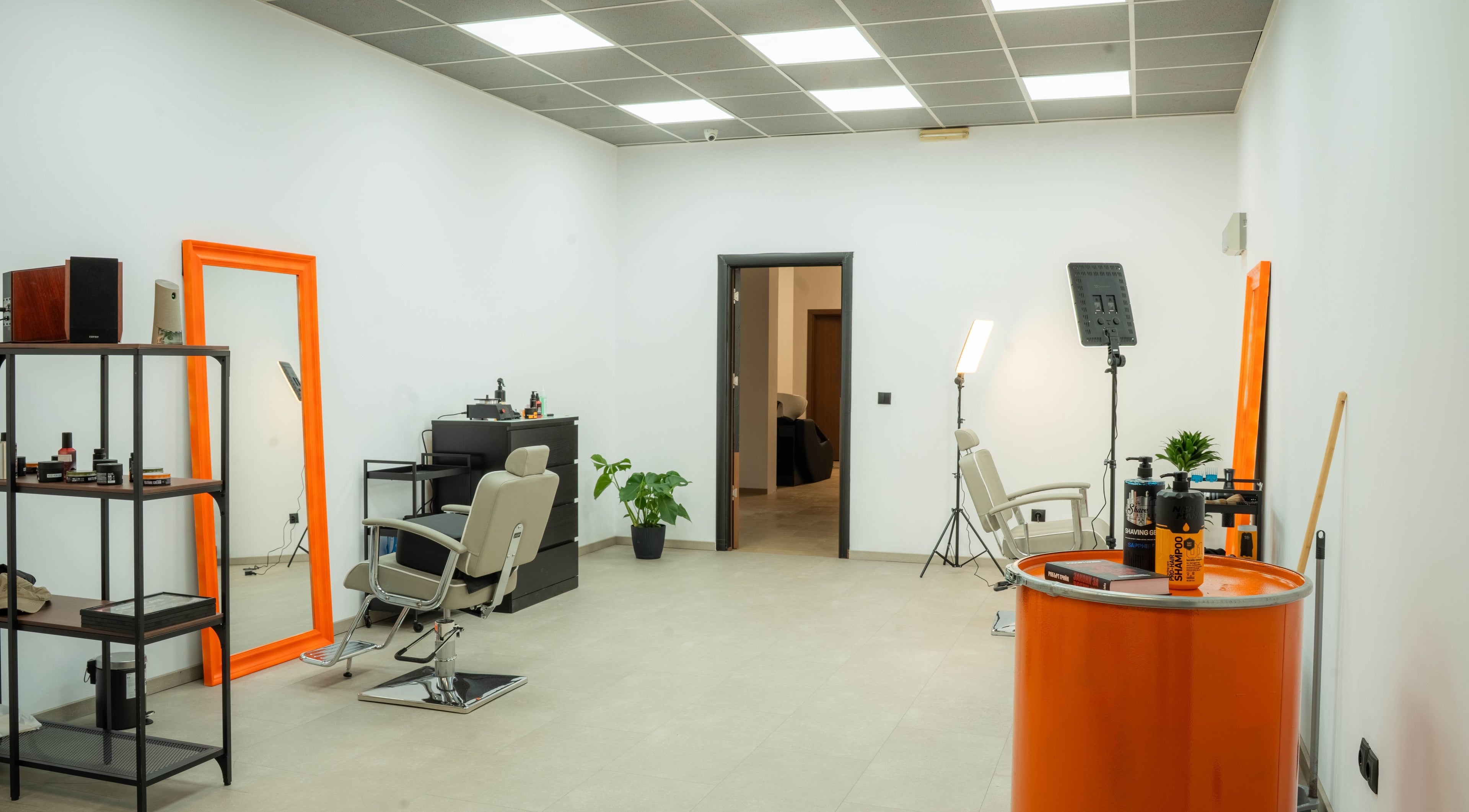 Интериор на Studio Flame в София, Софийска област, BG, с кресла и модерно обзавеждане.