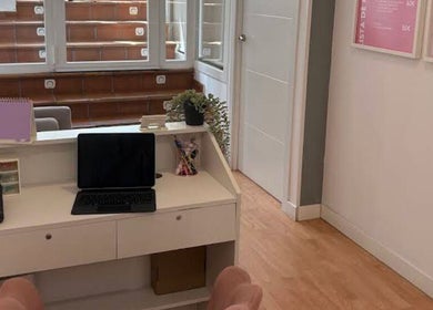 Recepción acogedora en Cocoa Beauty, Madrid, Comunidad De Madrid, ES. Diseño moderno con decoración elegante.