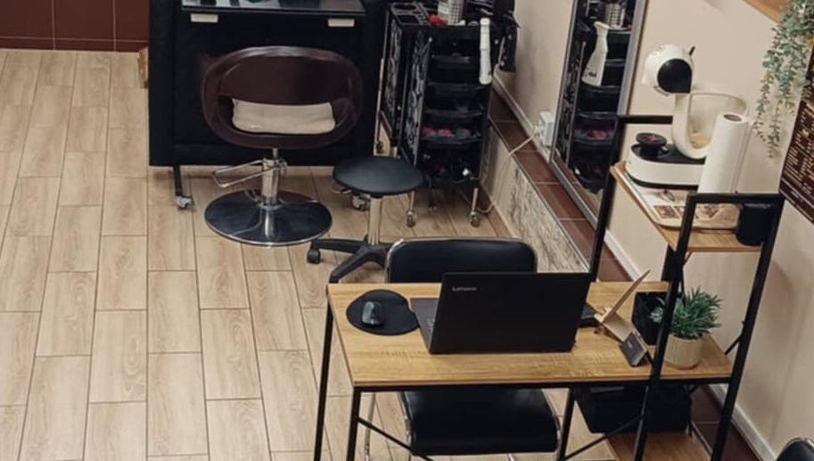 Modern szépségszalon belső tér Dina Fodrászat - Szeged, Szeged, HU cím alatt.