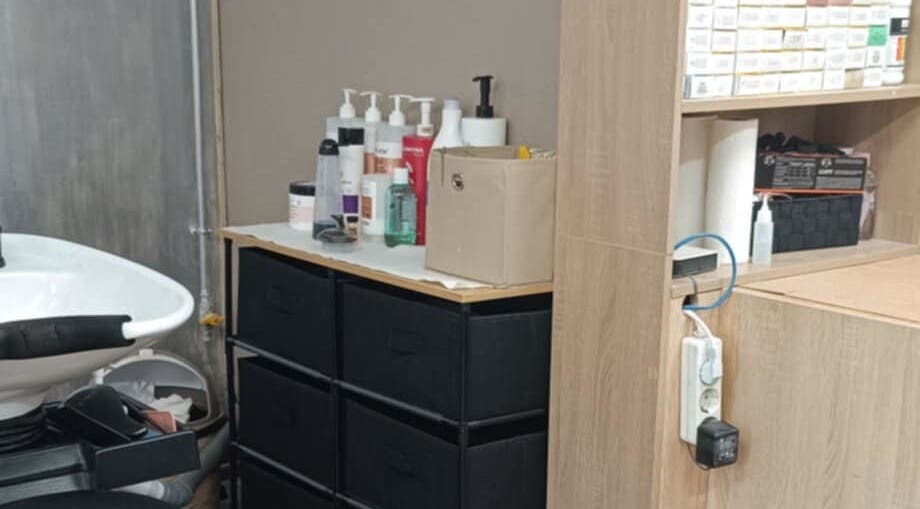 Hajmosó tál és eszközök a Dina Fodrászat - Szeged szalonban, Szeged, HU kreatív környezetében.