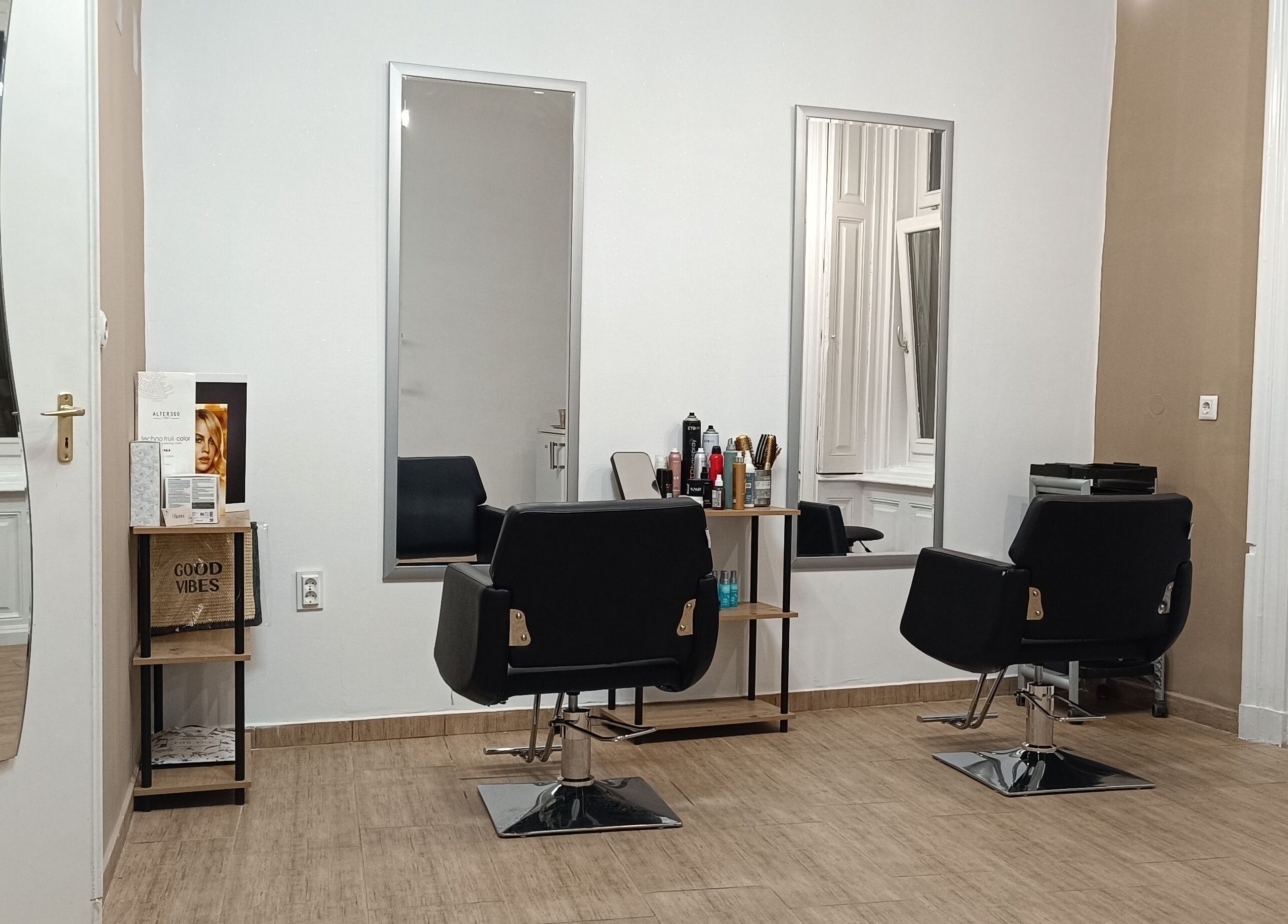 Modern szaloninterior a Dina Fodrászat - Makó szalonban, Makó, HU.