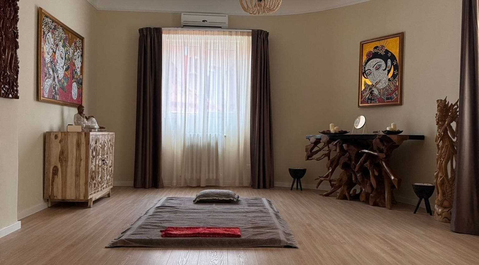 Tranquil healing room at Taksu SPA in București, București, RO, showcasing serene decor and calming atmosphere.