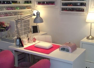 Espace manucure élégant à Glow by Sass, Nice, Provence-alpes-côte D'azur, FR.