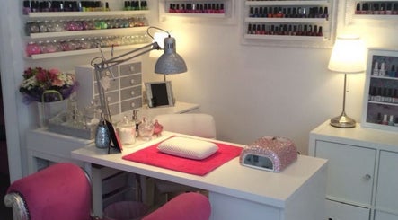 Espace manucure élégant à Glow by Sass, Nice, Provence-alpes-côte D'azur, FR.
