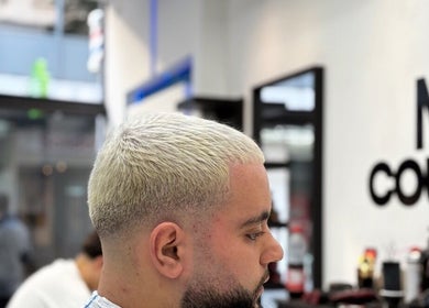 Stijlvolle blonde kapselservice bij M-Coupe in Mechelen, Vlaanderen, BE.