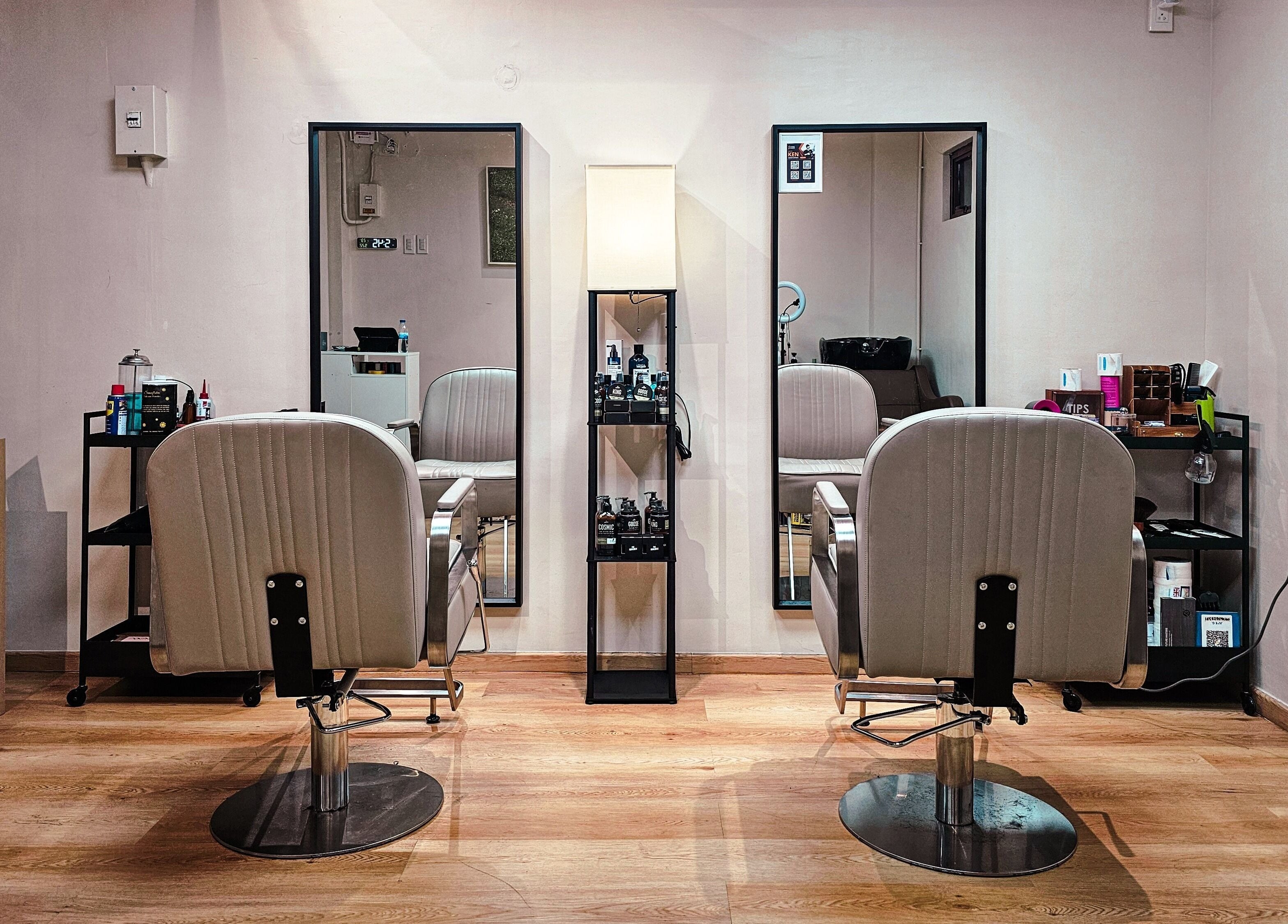 Modern salon chairs and mirrors at Manong Barbers Studio - UP Diliman, QC, Quezon City, Metro Manila, PH.