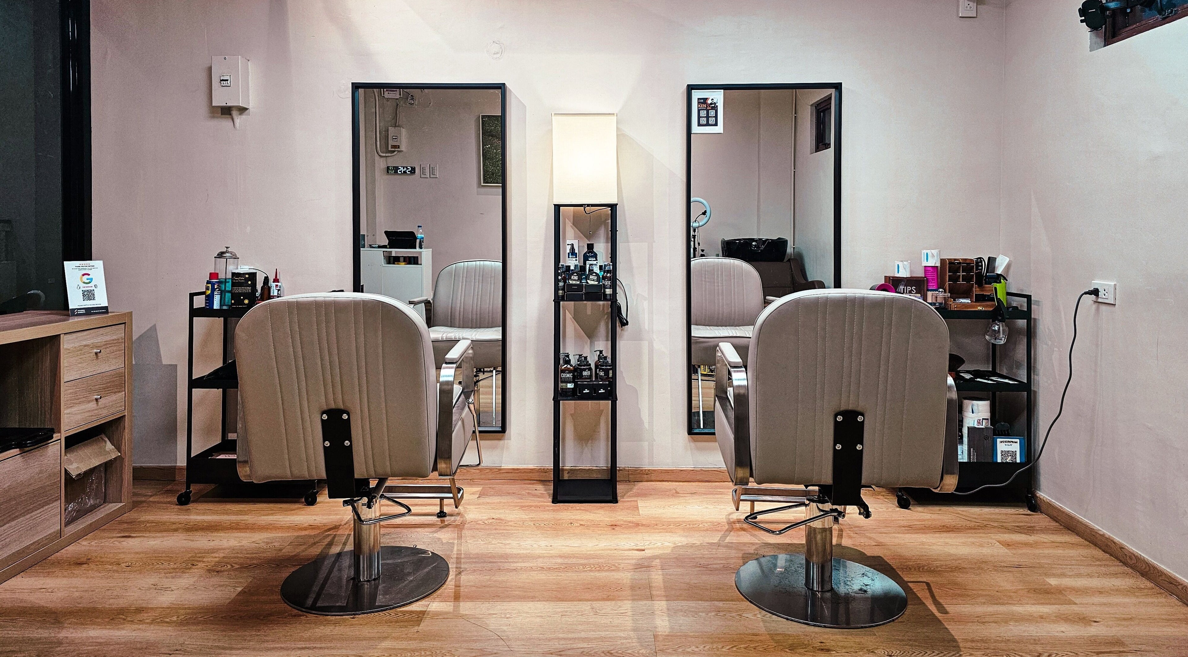 Modern salon chairs and mirrors at Manong Barbers Studio - UP Diliman, QC, Quezon City, Metro Manila, PH.