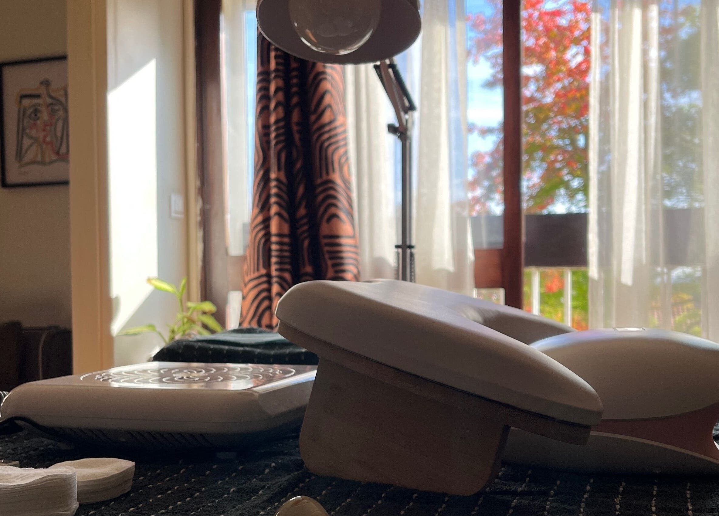 Équipement de bien-être à The Karmin Studio, Colomiers, Occitanie, FR. Lumière naturelle parfaite.