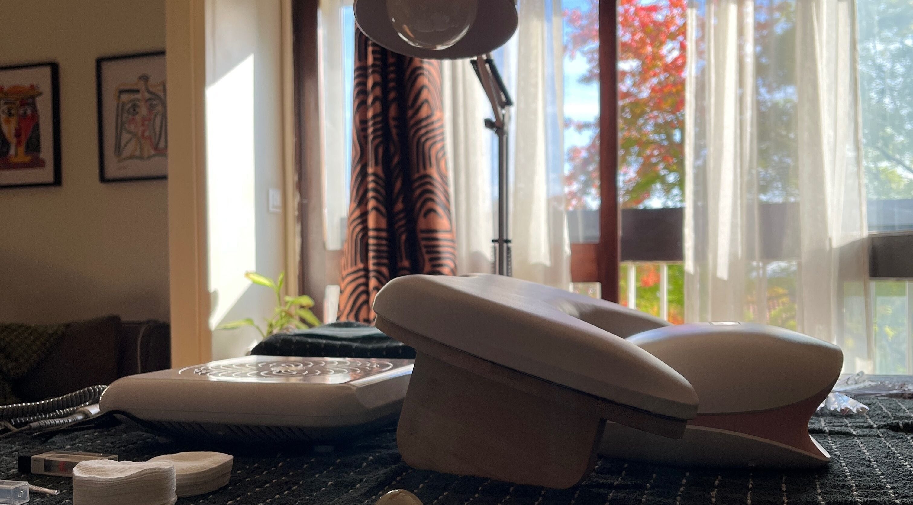 Équipement de bien-être à The Karmin Studio, Colomiers, Occitanie, FR. Lumière naturelle parfaite.