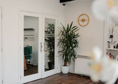Relaxing interior of Kate Brooks, Nail Artist in Llandudno, Wales, GB showcasing plants and modern decor.