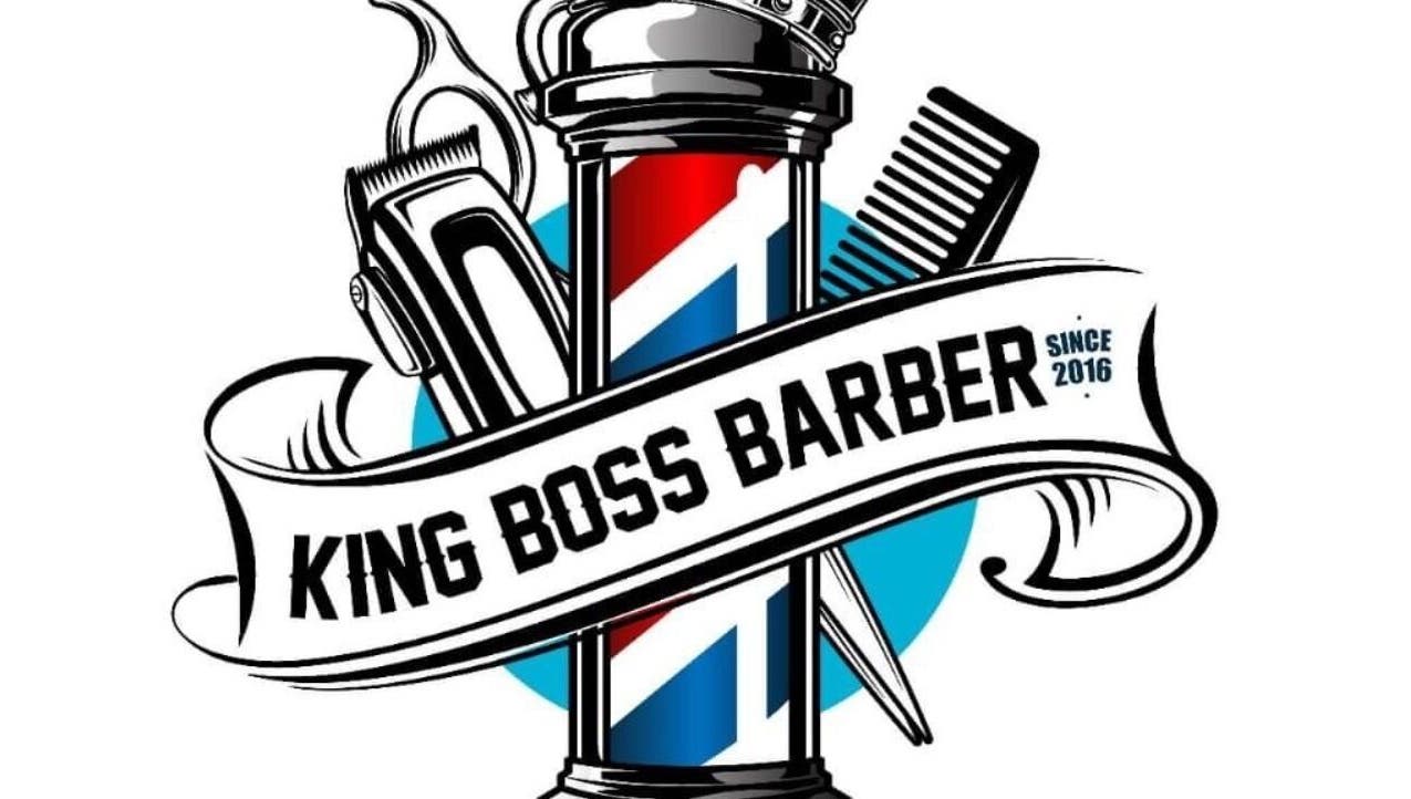Logo de KING’BOSS Barber à Le Lamentin, Fort-de-France, MQ, avec un blason et outils de coiffure.