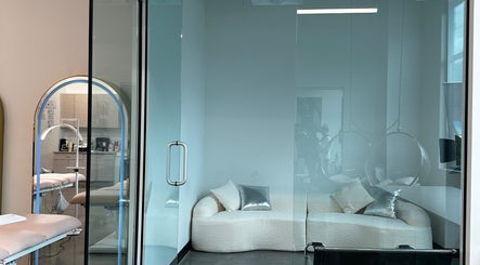 Chic lounge area at Inked by Kings in Salt Lake City, Utah, US with modern decor and sleek furnishings.