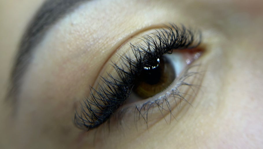 Extensões de cílios em close na Larissa Abreu Beauty, Minas Gerais, Minas Gerais, BR