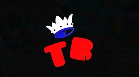 Logo de Tatu Barberia con corona blanca en Villa Elisa, Provincia De Buenos Aires, AR.