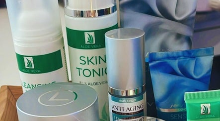 Produtos de cuidado facial no Keli Cristina estética avançada e bem estar, Carcavelos, Lisboa, PT.