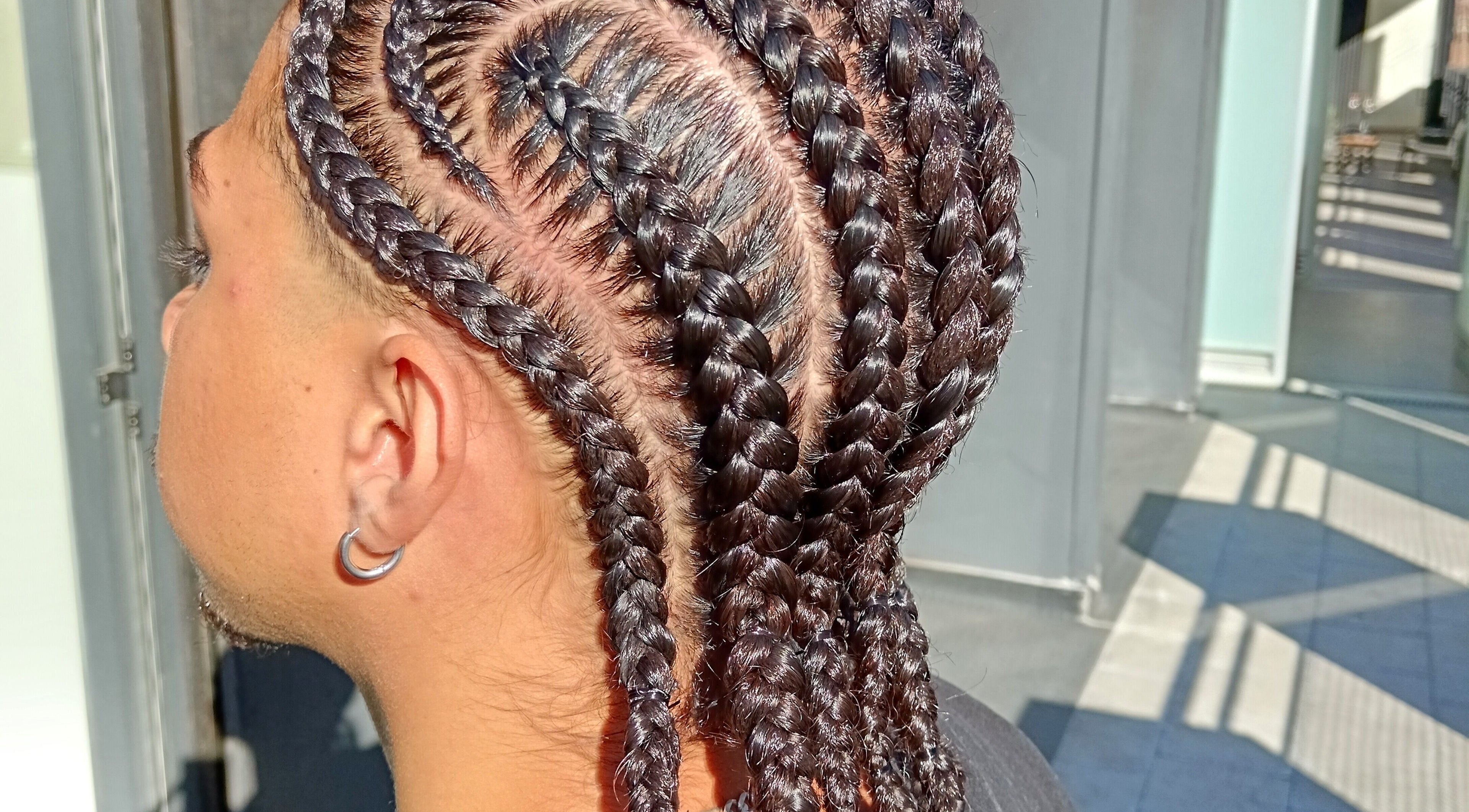 Trenzas elegantes en Trenzassm, Ñuñoa, Región Metropolitana, CL, destacando estilo innovador y detallado.